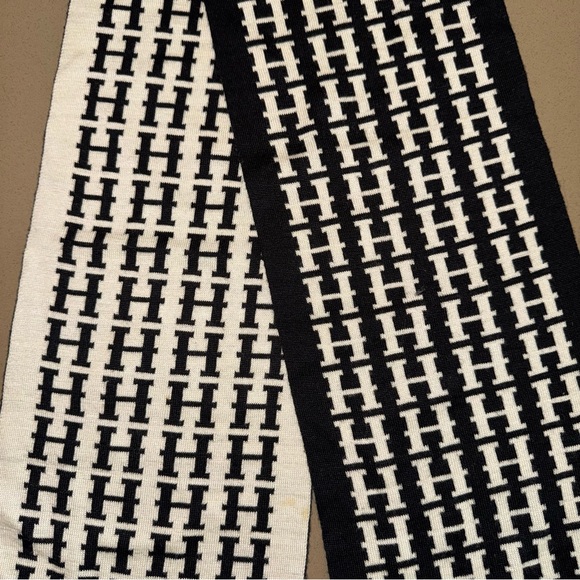 Hermes Black and Cream Graphic Scarf - Picture 5 of 7